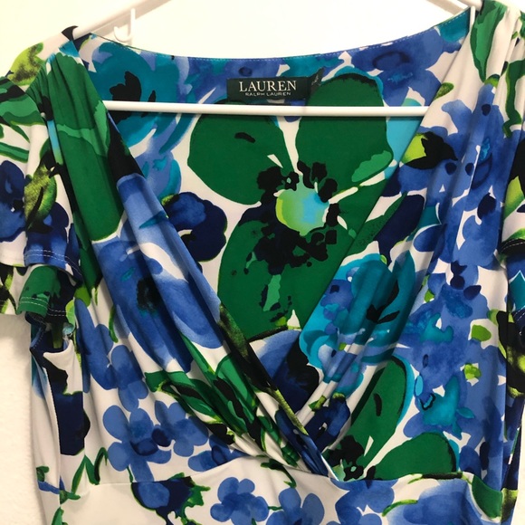 Fitted v neck dress - Picture 3 of 5